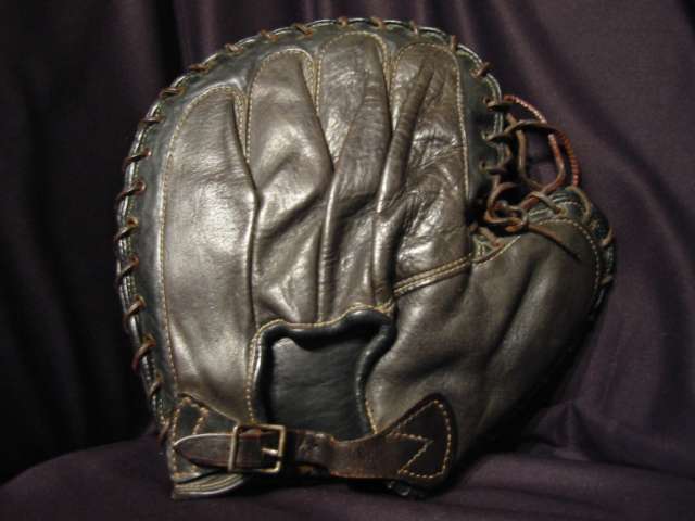 Victor, Wright & Ditson BXS Sticker Basemitt Back